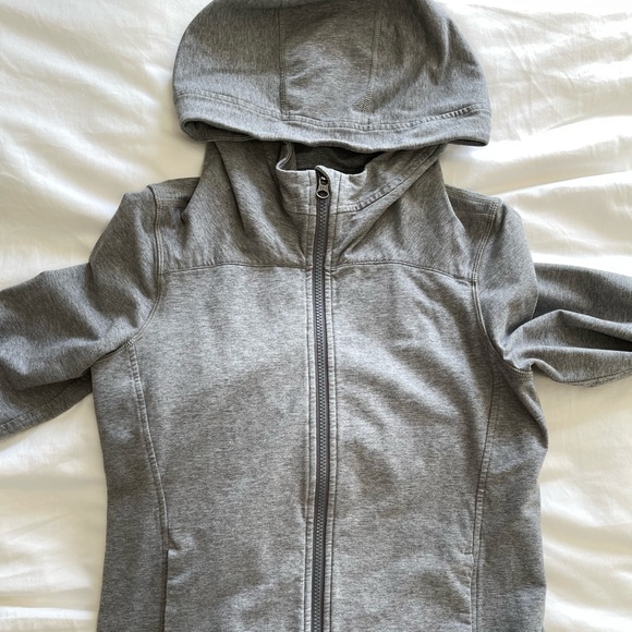 Lululemon Zip Up Jacket In size 6 Grey - Picture 1 of 2
